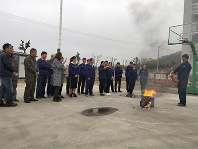 员工进行防火知识培训